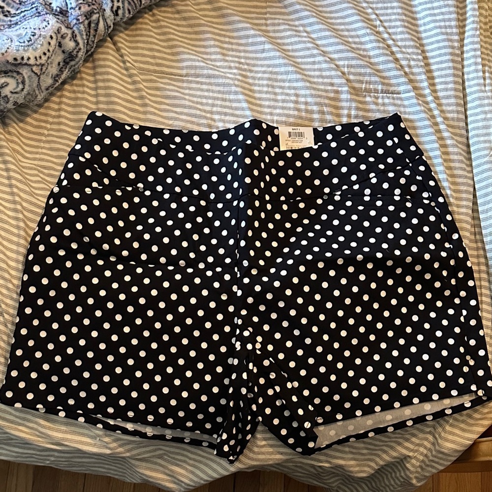 INC plus Devon Dot pull on shorts new with tags